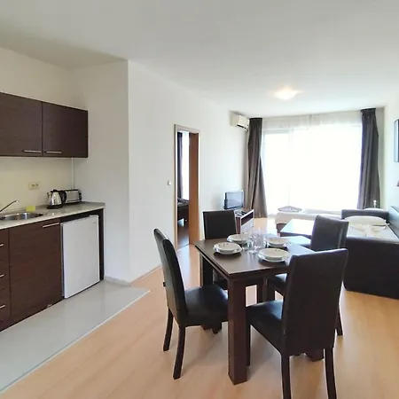 Apartman Seaside 1 Bedroom With Balcony, Max 4 Guests Napospart